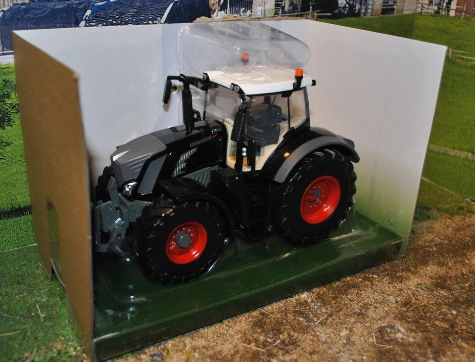 BRITAINS NEW 1/32 FENDT 826 VARIO TRACTOR , BLACK , LTD ED. - Image 4 of 4