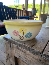 VTG Hull Oven Serve Bowl Yellow Bouquet Cinderella Flowers 1940s 8.5 W/ Handles