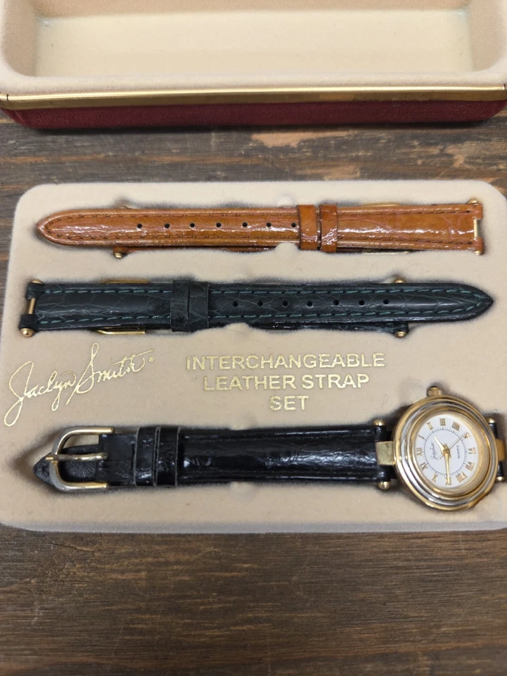 Reloj Jaclyn Smith De Colección con Joyero de Viaje Floral Correa de Cuero Intercambiable Foto 3 de 4