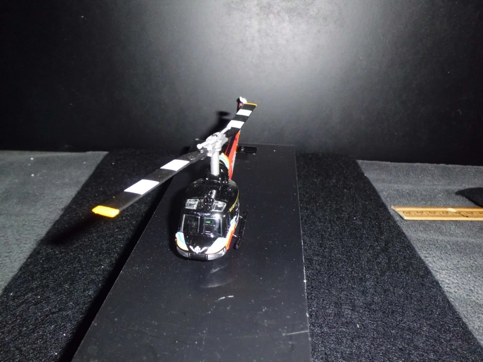 The Corgi Collection Helicopters - Bell 205 Iroquois (CS90465) - Image 4 of 4