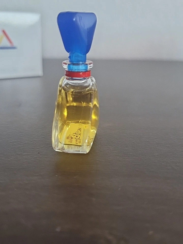 Perfume Liz Claiborne Pure Perfume Miniatura 1/8 Fl Oz Total De Dos Foto 4 de 4