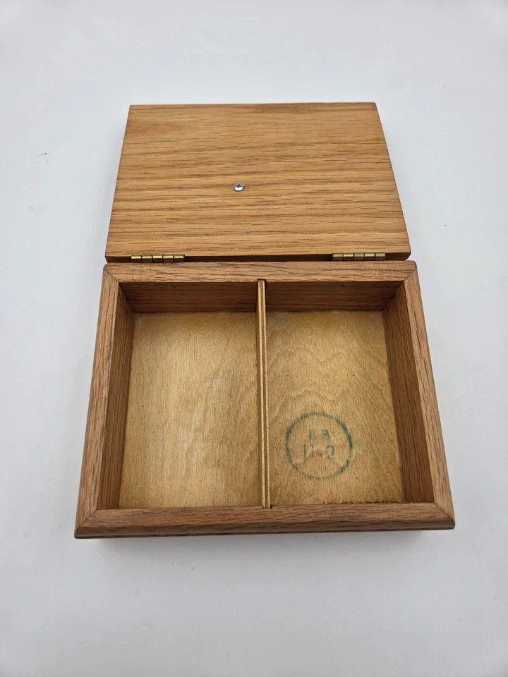 Chevrolet Corvette 1960 convertible modelo de coche a escala 1:43 montado en caja de exhibición Foto 3 de 4