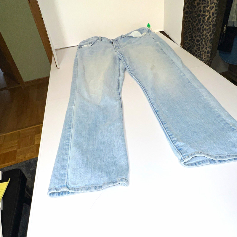 Levi’s Women’s Bootcut Jeans Size 10 Light Wash Blue Denim Solid