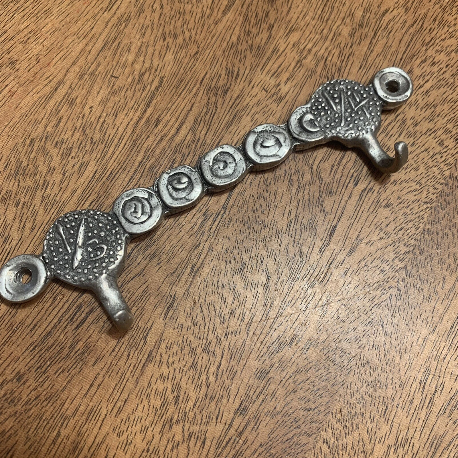 Crosby Taylor Raindrop Pewter Metal Hammered Measuring CUP Hook Holder No Screws