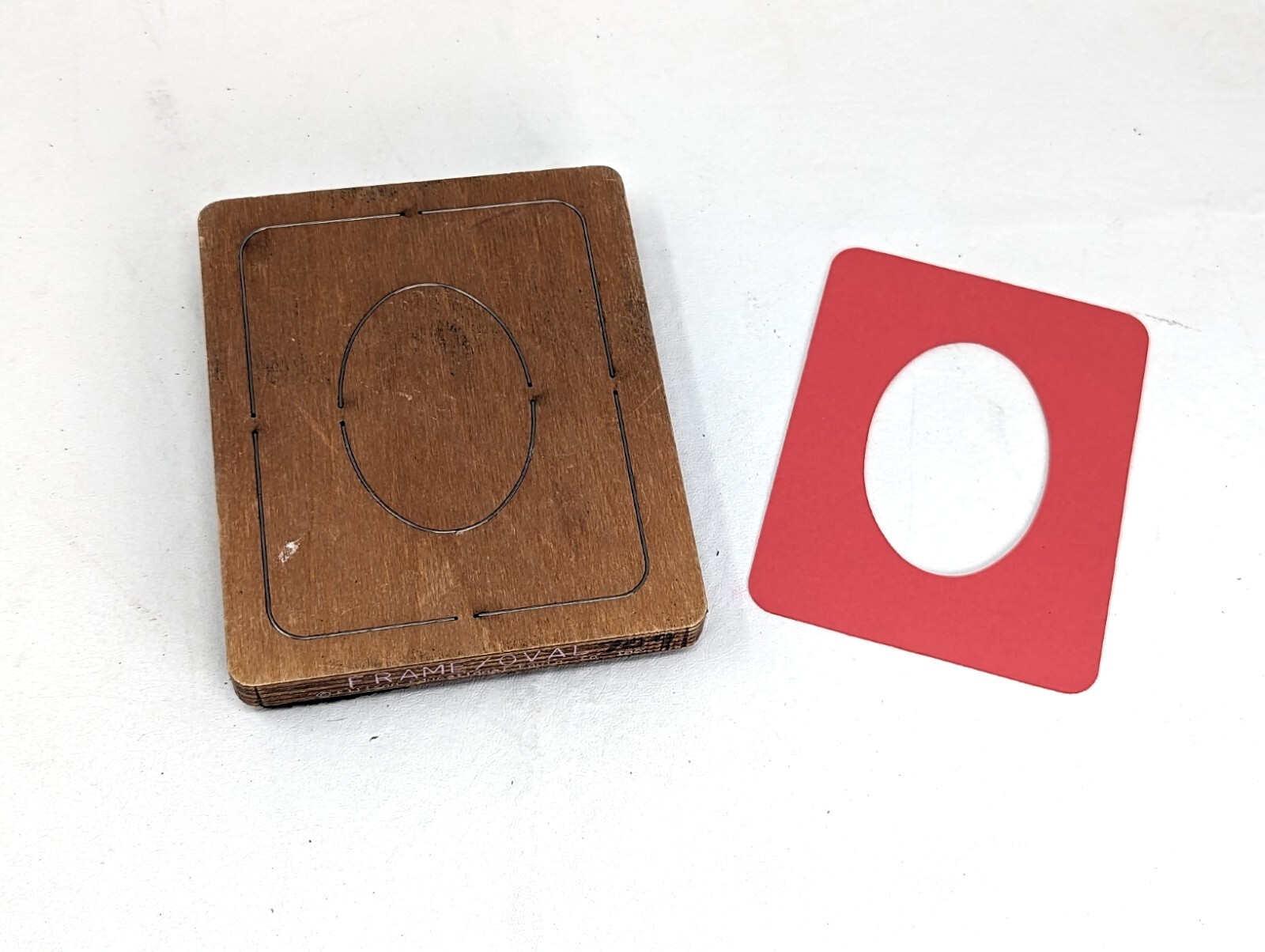 Ellison AccuCut Die 5" x 6" Frame / Oval Amor Irresistible