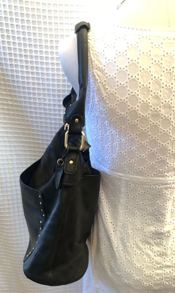 Bolso de Mano/Bolso Rolfs, Frontal Tachonado, Cuero Negro Suave, Liso Foto 3 de 4