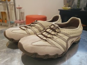 white skechers slip on tennis shoes