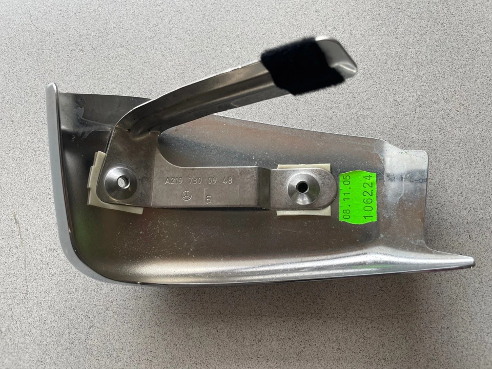 Mercedes-Benz CLS500 C219 2004-2010 ~ TAPA ESQUINA PUERTA TRASERA IZQUIERDA ~ A2197300948 Foto 2 de 3