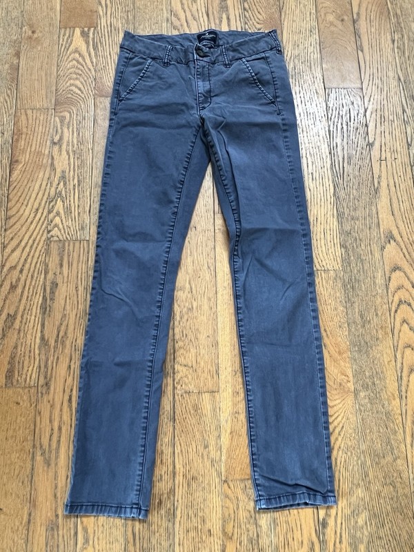 Woman’s American Eagle Jeans Sz 2 Skinny. Excellent Preowned Condition.