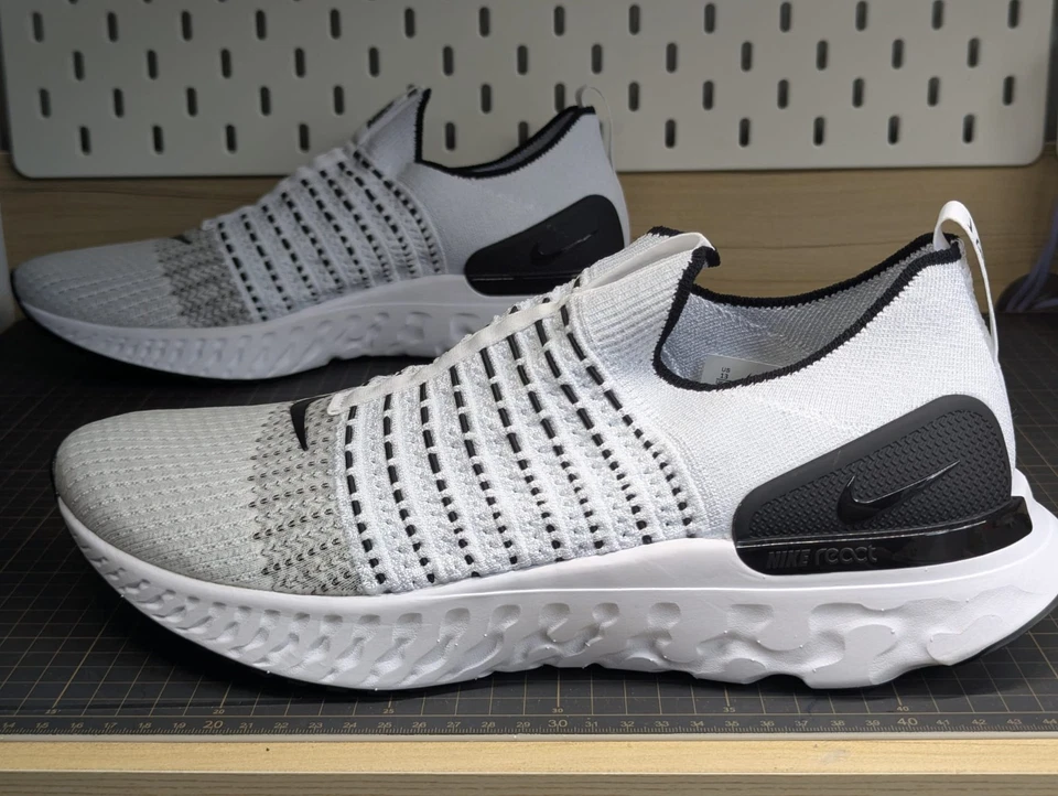 US13 - Nike React Phantom Run Flyknit 2 Oreo CJ0277-100 - Image 3 of 4