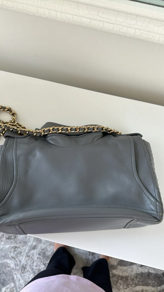 bolso chaqueta motera moschino Foto 3 de 4