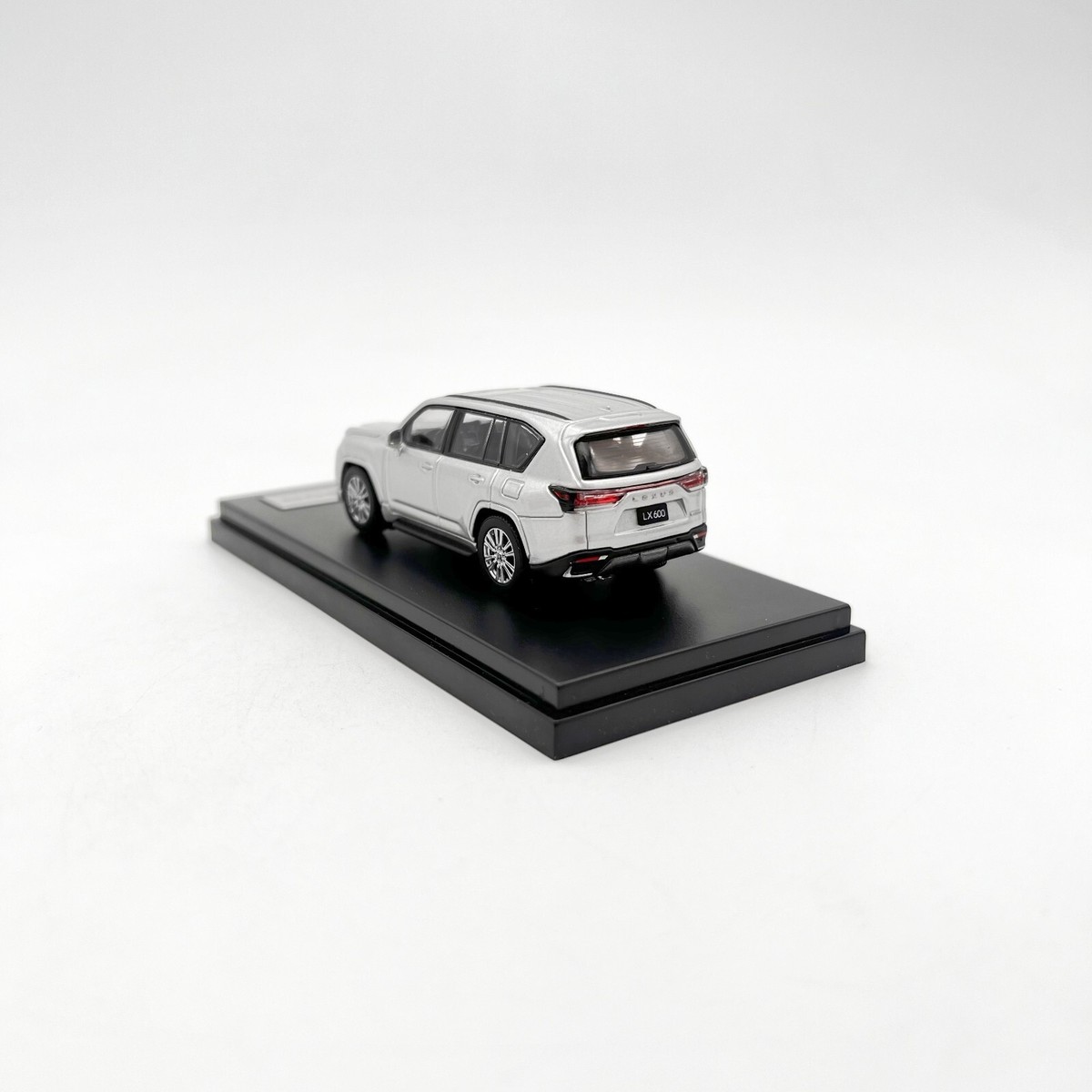 Lexus LX600 ミニカー VIP シルバー　1/30 Lexus LX600 ミニカー VIP シルバー 1/30 - メルカリ