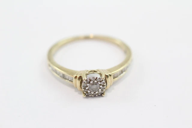 19 10ct Gold Diamond Halo Cluster Ring (2g)