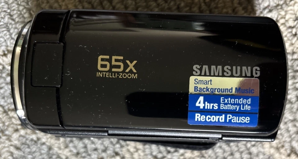 Paquete de videocámara Samsung SMX-F54 BN/XAA 65X Intelli-Zoom Foto 2 de 4