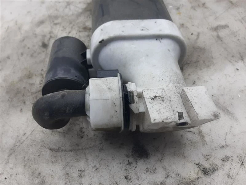 Контейнер для паров топлива 12 13 14 Chrysler 300 68057086AD - Изображение 2 из 4