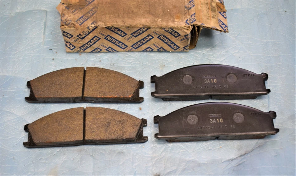 plaquettes de frein avant origine NISSAN PRAIRIE URVAN TERRANO PICK UP VANETTE - Photo 1/1