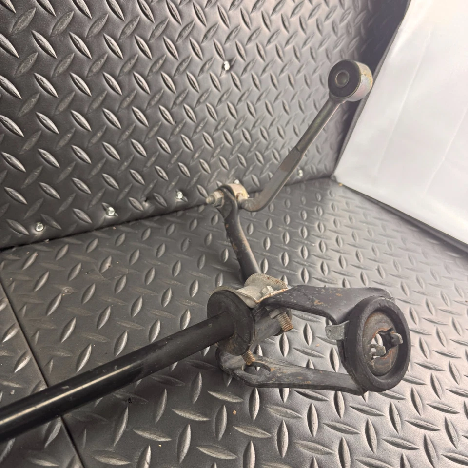 02-04 Mercedes C32 AMG BARRA ESTABILIZADORA ANTIVUELCO TRASERA OEM Foto 3 de 4