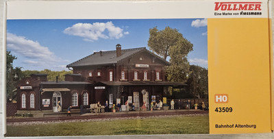 Vollmer HO Scale Model Kit: Large Train Station/Bahnhof Altenburg #43509