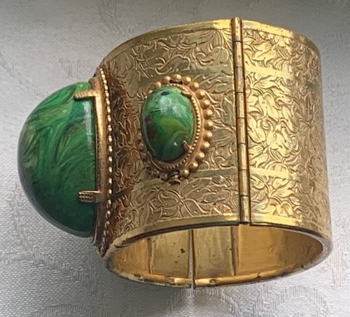 Vintage Miriam Haskell Big Green Cabochon Bangle Bracelet - Rare, As Found - Picture 7 of 21