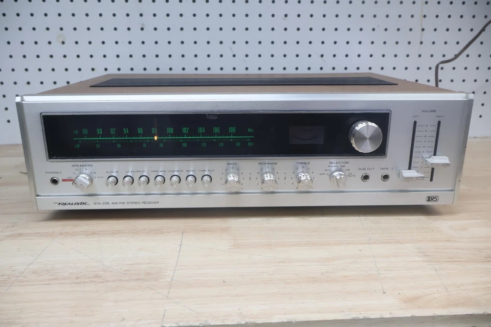 Used Realistic STA-225 Vintage AM/FM Stereo Receiver – Japan Classic Silver Face - Image 2 of 4