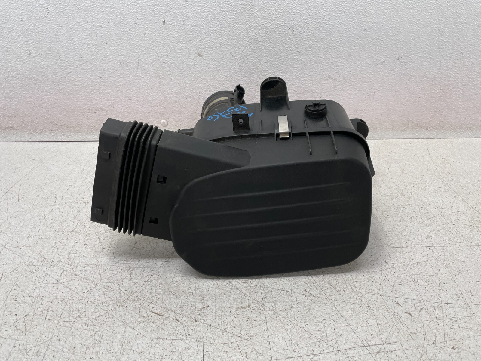 14 15 16 17 Maserati Ghibli Right Air Intake Filter Housing Cleaner Box 1376 OEM
