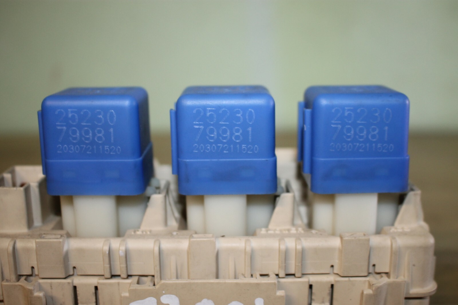 NISSAN XTRAIL T30 FUSE BOX eBay