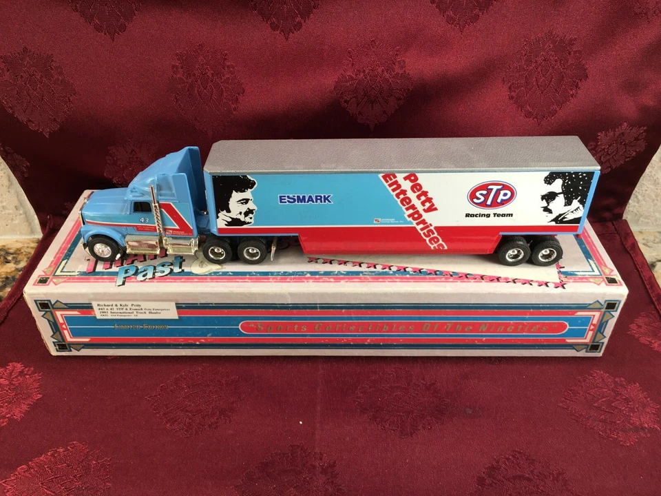 Camión y auto KYLE PETTY & RICHARD PETTY PETTY ENTERPRISES Racing Team 1/64 ERTL  Foto 2 de 4