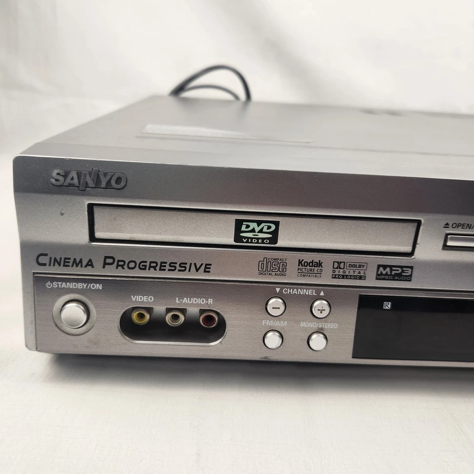 Sanyo DVD/VCR VHS Recorder Combo *UNTESTED* but Powers On - Image 4 of 4