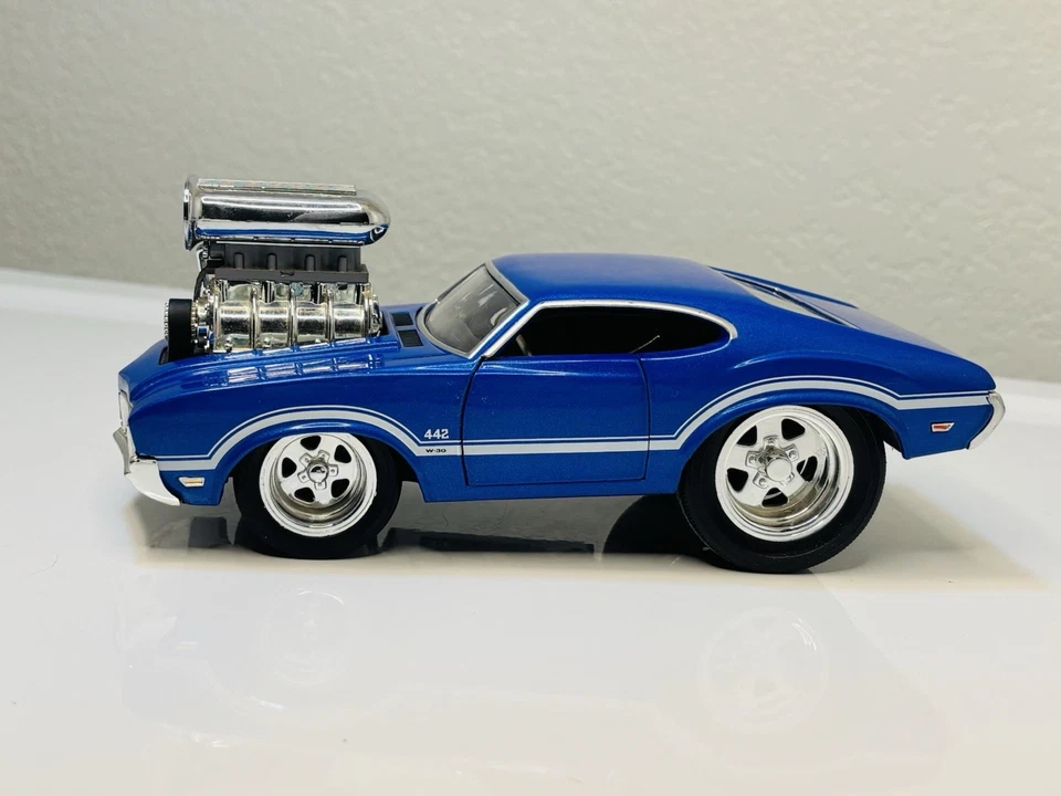 1970 Oldsmobile Olds 442 Muscle Muscles 1:24 Diecast Model Blue - Image 2 of 4