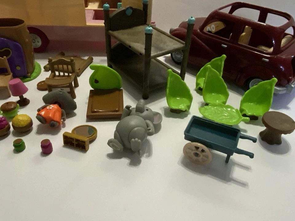 Calico Critters Lil Woodzeez Figures Happy Camper Playset Furniture Car Set - Image 3 of 4