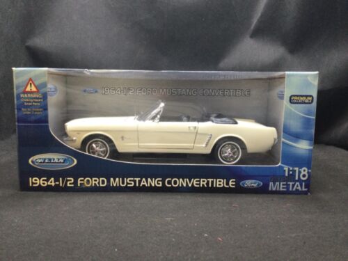1964 1/2 Ford Mustang Convertible 1:18 Scale Die-Cast Model Car [Welly] NIB - Afbeelding 1 van 7