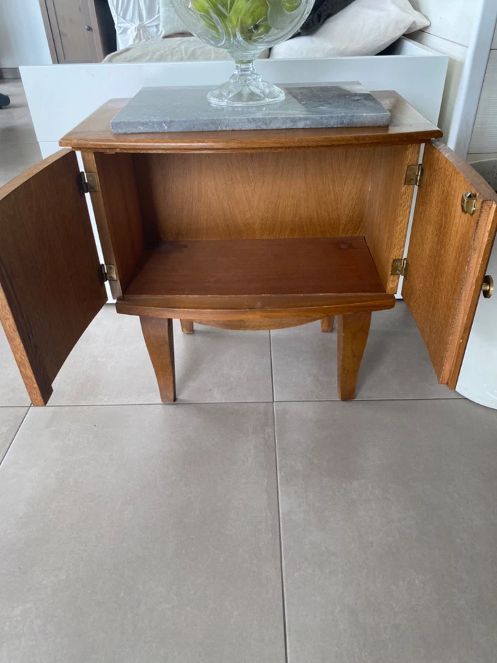 Mesita de noche vintage años 30 - madera de cerezo y tapa de mármol gris original Foto 4 de 4