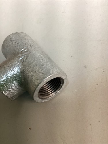 Galvanized NPT threaded 3/8” pipe tee fitting - Picture 4 of 7