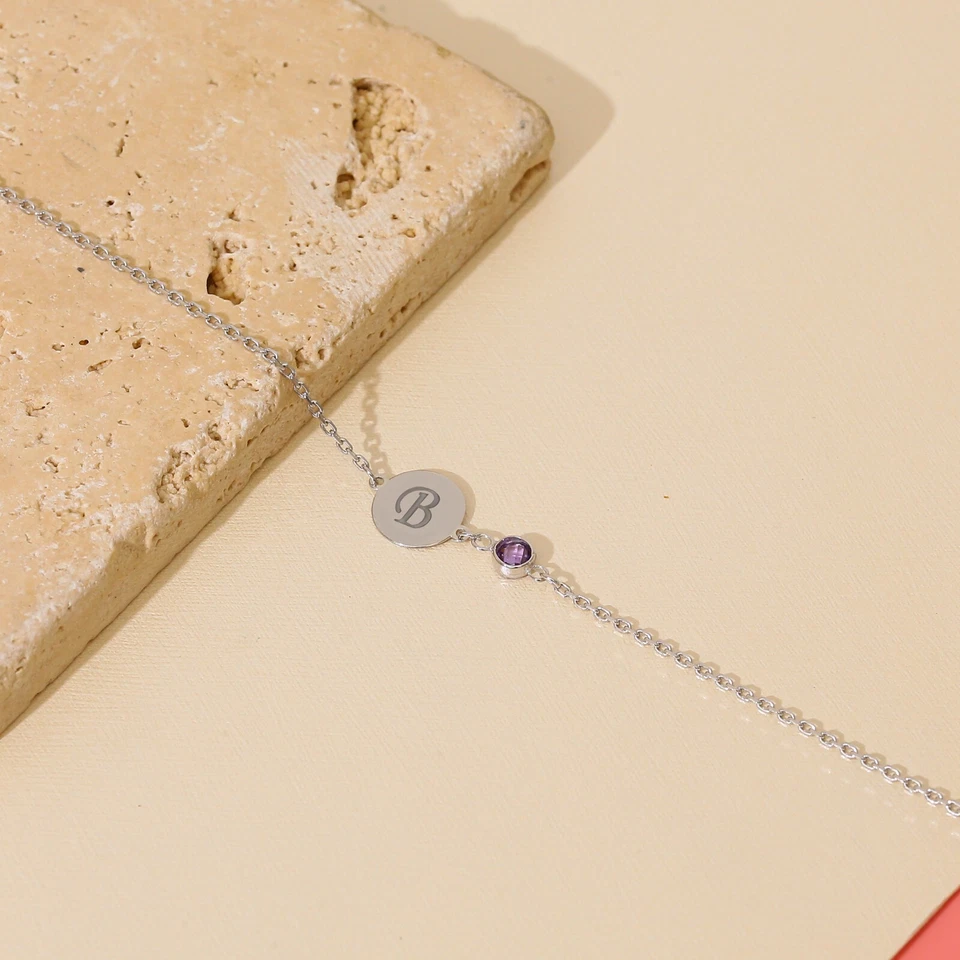 Pulsera de plata maciza 925 con letra grabada con piedra de nacimiento y dije para mujer Foto 3 de 4