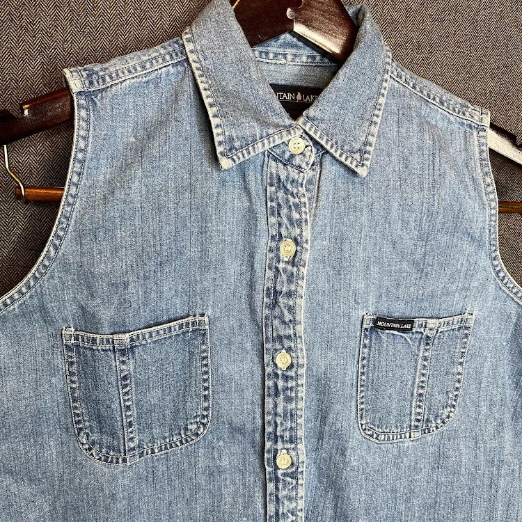 Camisa Mountain Lake Para Mujer Pequeña Azul Denim Vintage Años 90 Sin Mangas Abotonada  Foto 2 de 4