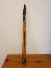 Bâton africain de cérémonie bois sculpté forme de poing et pointe de lance 51 cm