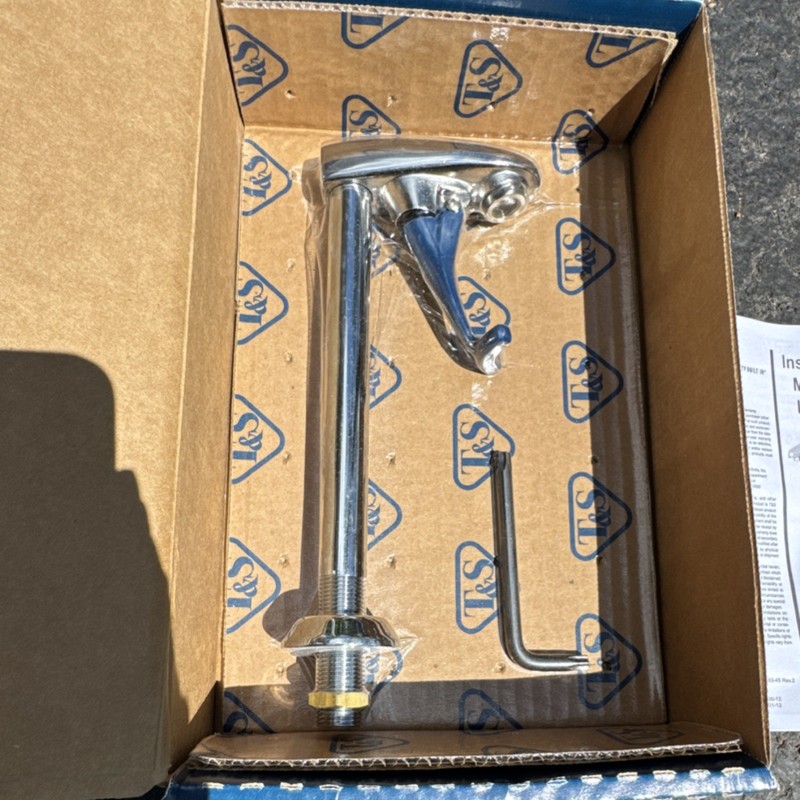 T&S B-1210 Glass Filler 8" Deck Mount Lever Handle 8 in Faucet Center