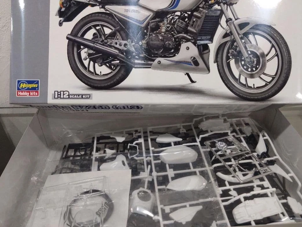 Yamaha RZ250 (4L3) w/cowl 1982 Limited Model Decals Not specified - Image 4 of 4