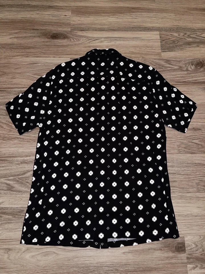 Camisa Forever 21 Para Hombre Grande Negra Blanca Abotonada Manga Corta Azteca Geométrica Foto 4 de 4