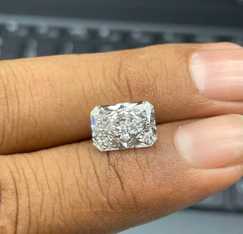 3.46 Ct RADIANT Cut 8x10 mm F Color VS1 Clarity Certified Lab Grown CVD Diamond - Image 4 of 4
