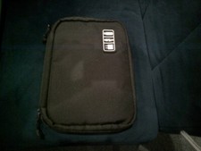 New zip up techy compartment zippered organzier. lots of compartments 6 x8