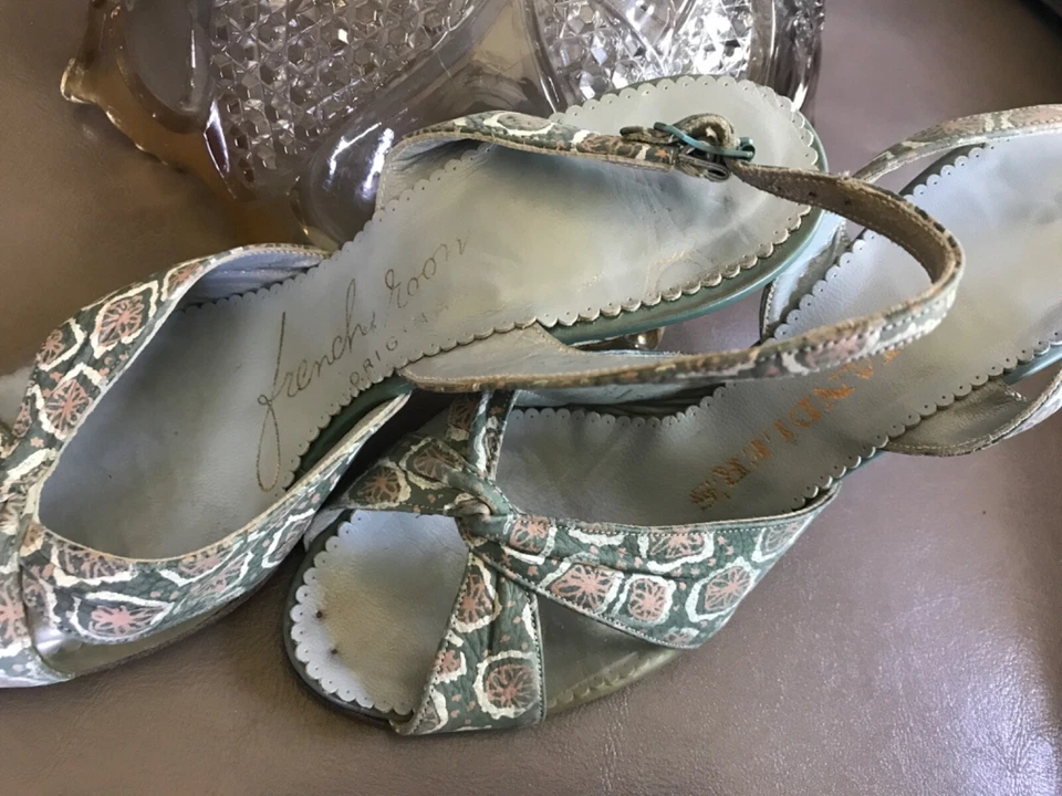 1960’s Vintage Chandler’s French Room conjunto de zapatos de cuero y clutch a juego Foto 4 de 4