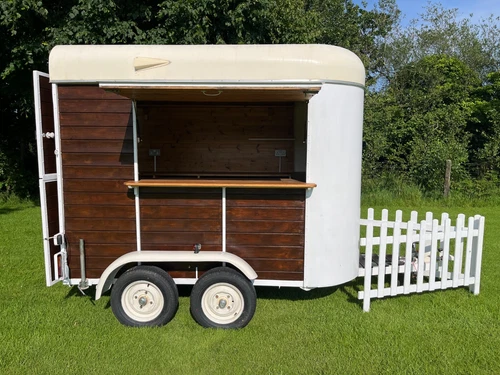 Beautifully Converted Vintage Catering Horse Box Trailer -Gin Bar/Takeaway/Hire