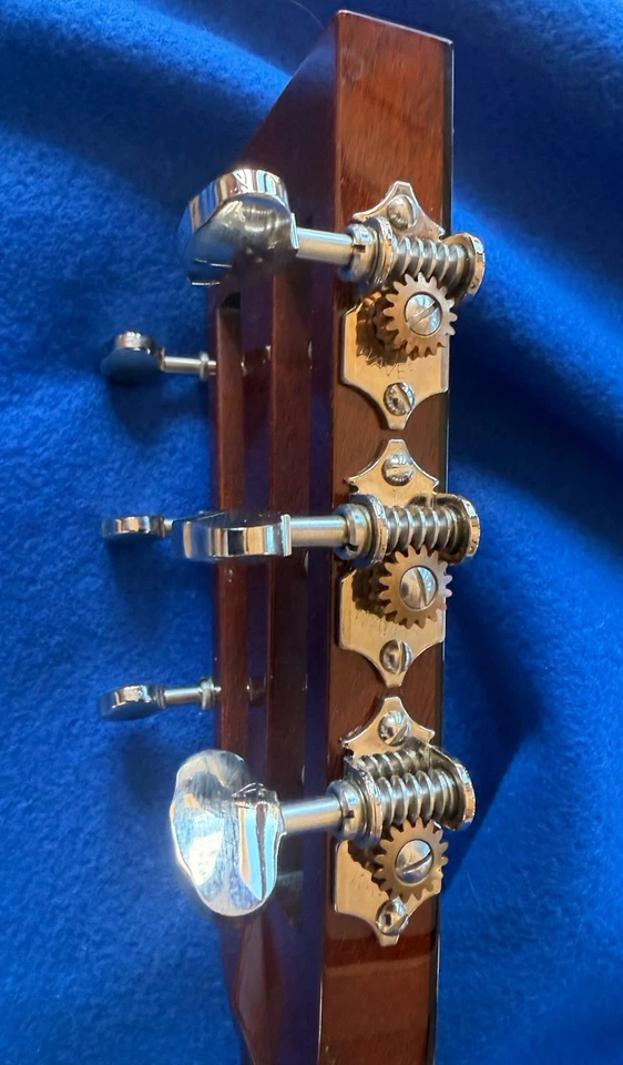 Collings 001-T Sitka Spruce, Honduran Mahogany 12 Fret, slotted  peg-head - Image 4 of 4