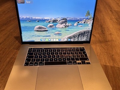 MacBook Pro 16 Zoll (2019)   i9 / 32 GB RAM / 1 TB SSD