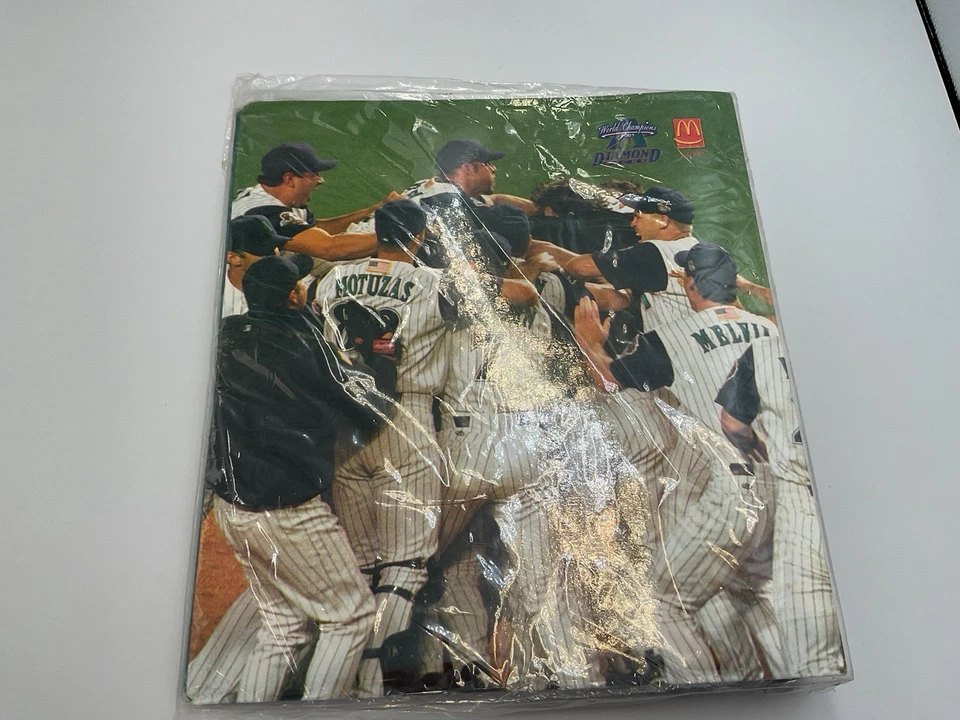 New Rare Mcdonald's Arizona Diamondbacks Giveaway 3 Ring Binder Randy Johnson - Image 2 of 4