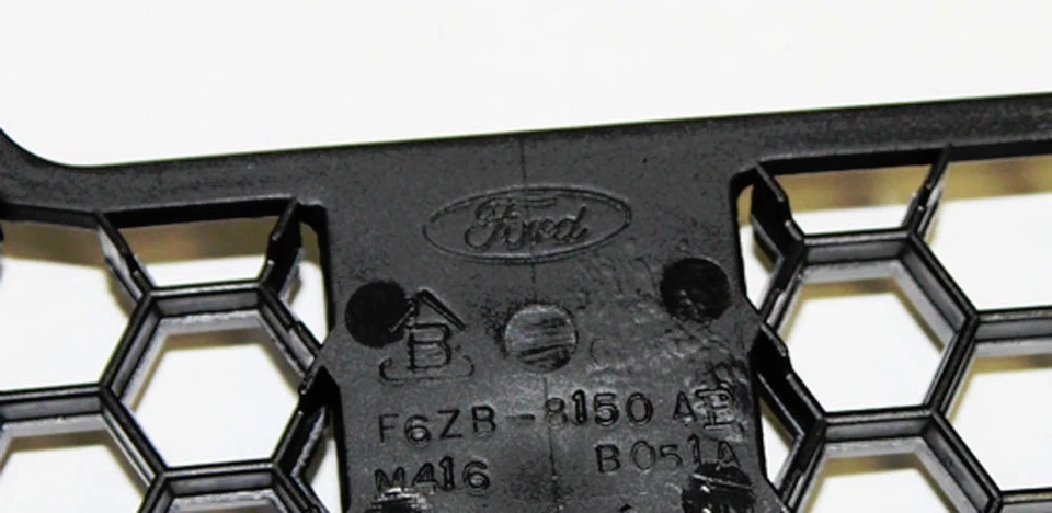 ¡Nuevo! Ford Mustang 1996-1998 parrilla de plástico negro nido de abeja herramientas originales Ford Foto 3 de 4