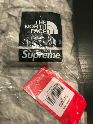 Supreme x The North Face Paper Print 700-Fill Down Scarf IN HAND