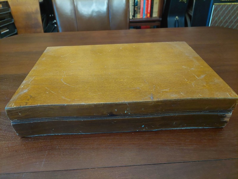 Antique knife chest box  and some knives also included.