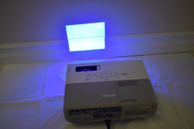 Epson EMP822H PowerLite 822+ LCD Projector 3LCD 2000 Lumens 76 Lamp Hrs ''TESTED''